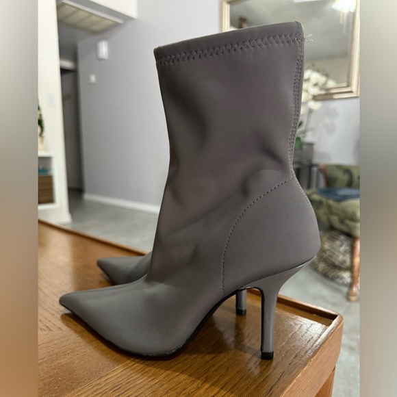 Knife boots H&M sold out rare, NEW- size 4 sock boots , pointed toe blcg - Picture 6 of 12